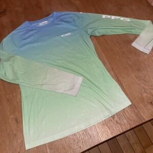 Columbia Women Long Sleeve Shirt - Blue to Green Gradient